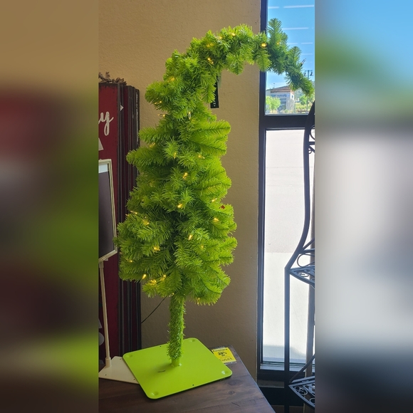 Whimsical Green Christmas Tree Hobby Lobby 3' 3 Foot Suess Grinch curved prelit - Picture 4 of 5